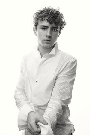 Walker Scobell photo