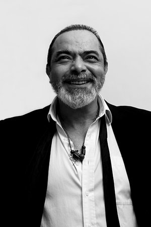 Foto retrato de Hugo Albores