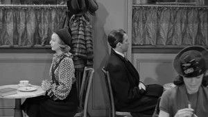 Cửa Hàng Bên Ngã Rẽ