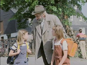 Ghosts from Outside: 1×7 {year} Online En Netflix