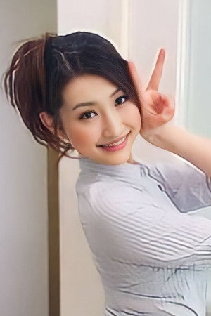 Azumi Mizushima portrait