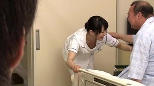 胸チラしているのに気付かず働く担当看護師に手を出しちゃった俺 - 川越ゆい