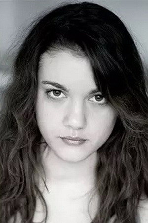 Déborah Révy portrait