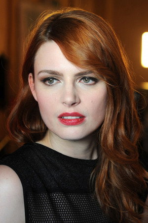 Élodie Frégé portrait