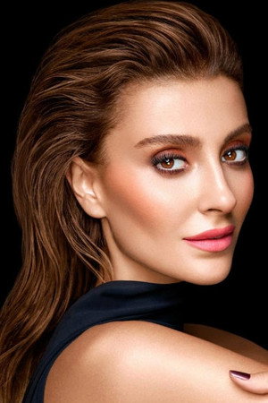 Özge Ulusoy portrait