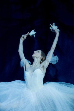 The Bolshoi Ballet: Live from Moscow - Class Concert and Giselle