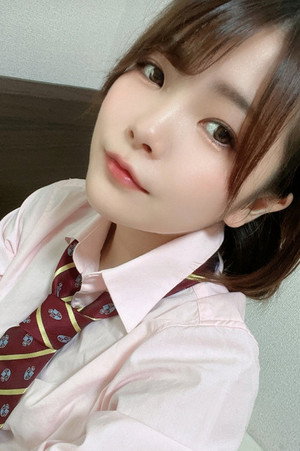 唯月つくし portrait