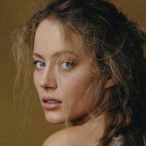 Henessi Schmidt image