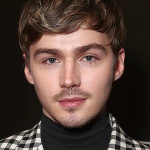 Miles Heizer image