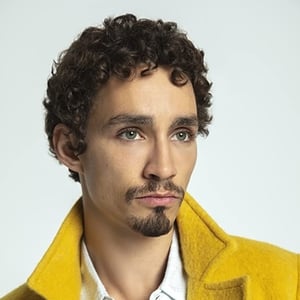 Robert Sheehan