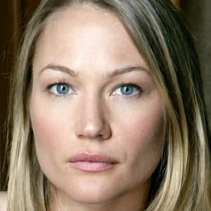 Sarah Wynter