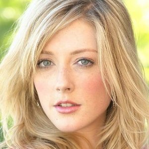 Jennifer Finnigan's profile Jennifer Finnigan's profile