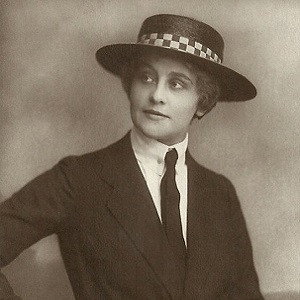 Carola Toelle