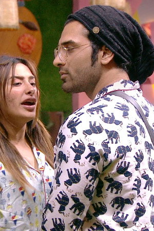 Paras-Asim's rift goes out of control!