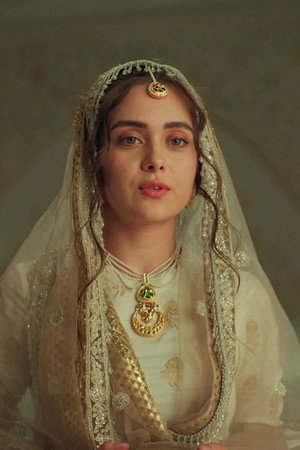 Seher Earns the Niazis' Trust