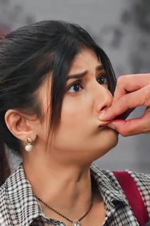 Armaan prefers Abhira's choice