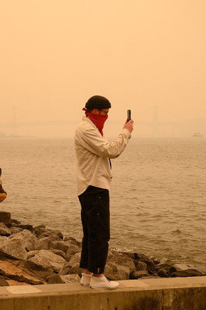 Orange alert: New York engulfed in smoke