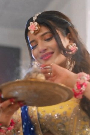 Armaan is mesmerized by Abhira's beauty