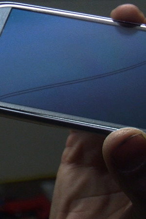 How to Fix a Cracked Touch Screen Phone