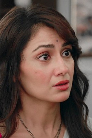 Amruta decides to move into the Ahuja House