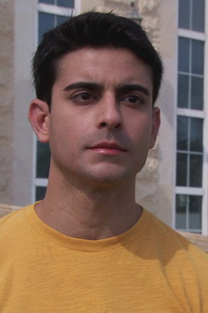 Kumud sees a photo