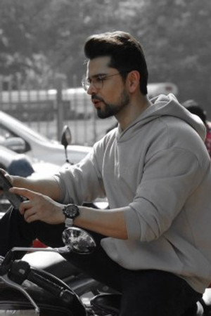 Private investigator, Krish Dixit