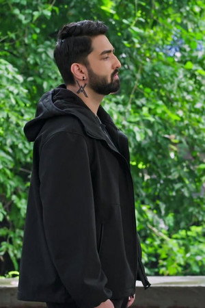 Akshay Learns AV's True Identity