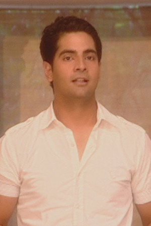 Naitik drops Akshara home