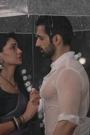 Amruta refuses to help Virat