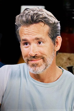 Ryan Reynolds and Kenneth Branagh Buddy Up Against Spicy Wings