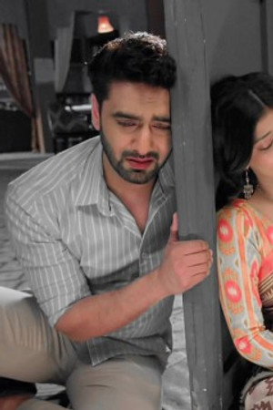 Daksh brings solace to Abhira