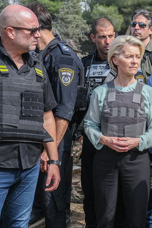 A brief visit to a war zone: a diplomatic blunder