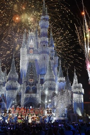 The Wonderful World of Disney: Magical Holiday Celebration