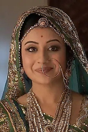Hamida gives an advice to Jodha