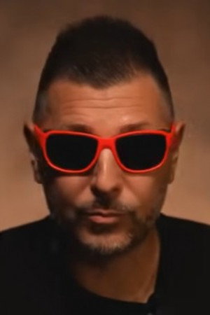 OPHTHALMOLOGIST ACCIDENTALLY DESTROYS BOTH HIS EYES; HE ENDS UP BLIND