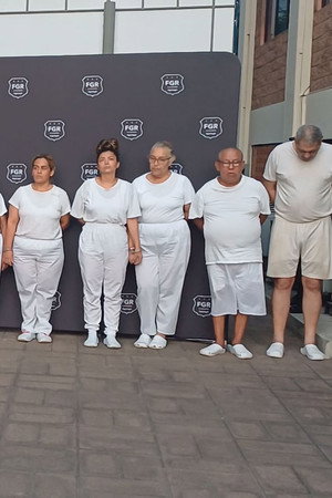 El Salvador parades its "guilty" prisoners