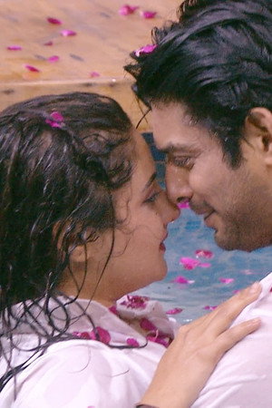 Bigg Boss ne maara pyaar ka teer!