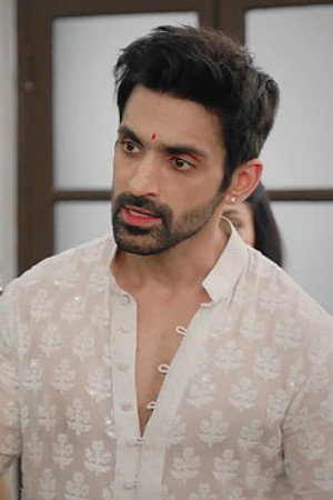 Virat pretends to fight with Amu