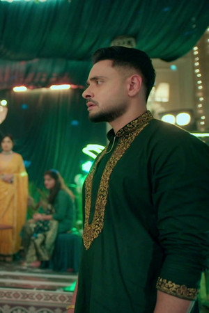 Vikrant Stands by Mannat