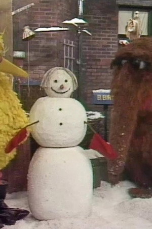 Big Bird and Snuffy Make a Snowman (0837)