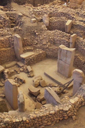 Aliens and the Buried Past