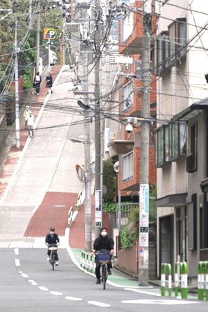 Journeys Up and Down a Steep Road in Tokyo