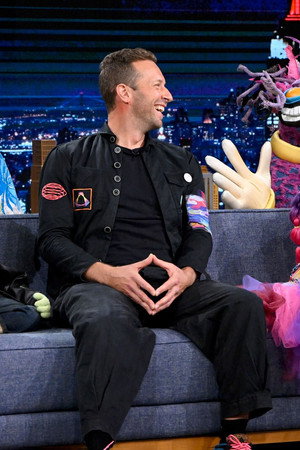 The Weirdos ft. Chris Martin of Coldplay, Bryce Dallas Howard