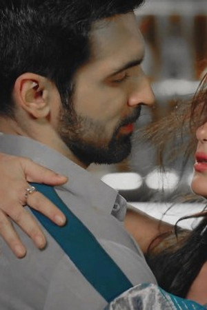 Virat saves Amruta from being humiliated