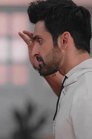 Amruta slaps Virat