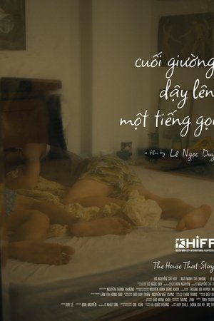 Cuối giường dậy lên một tiếng gọi
