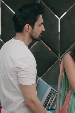 Babita sees Virat and Amu together