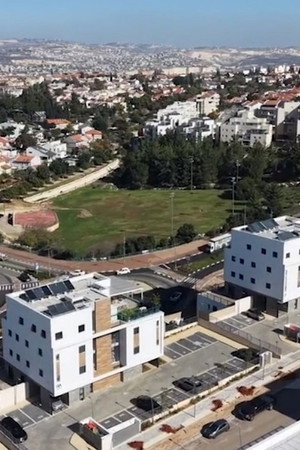 West Bank: Why are foreign settlers moving there?
