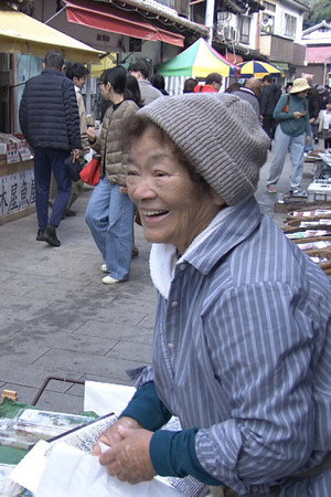 A Morning Market in Early Winter