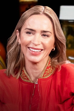 Emily Blunt Is Up to the Challenge While Eating Spicy Wings